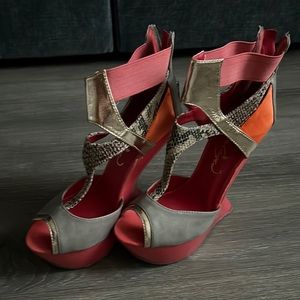 Privledged Platform Wedges. Women’s 8, GUC
